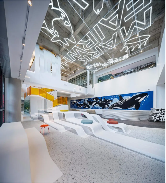 辦公室規(guī)劃成這樣 你還想在家辦公嗎？--馬克華菲上?？偛哭k公室